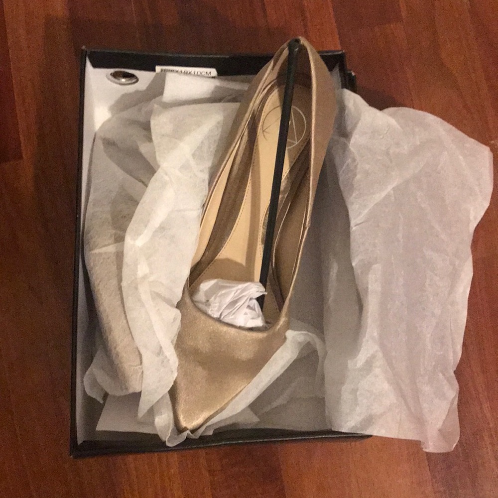 COPY - Nude satin pointed toe heels